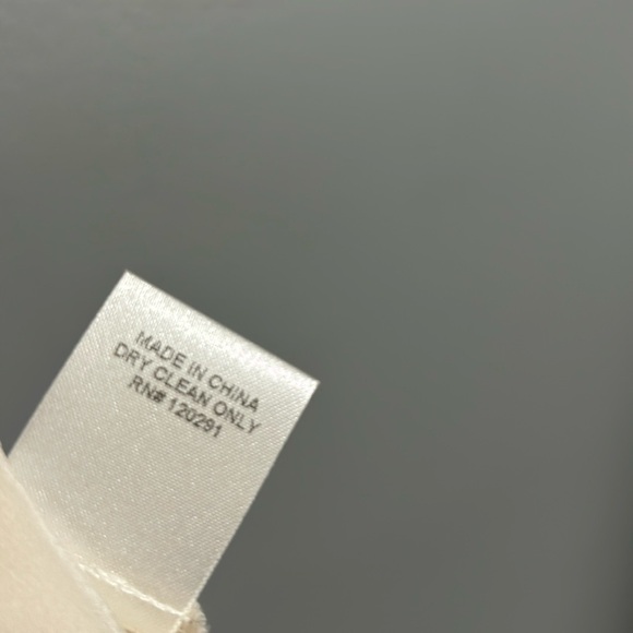 MICHELLE MASON Satin Tie Neck Blouse Ivory size 4- EUC - Picture 11 of 15